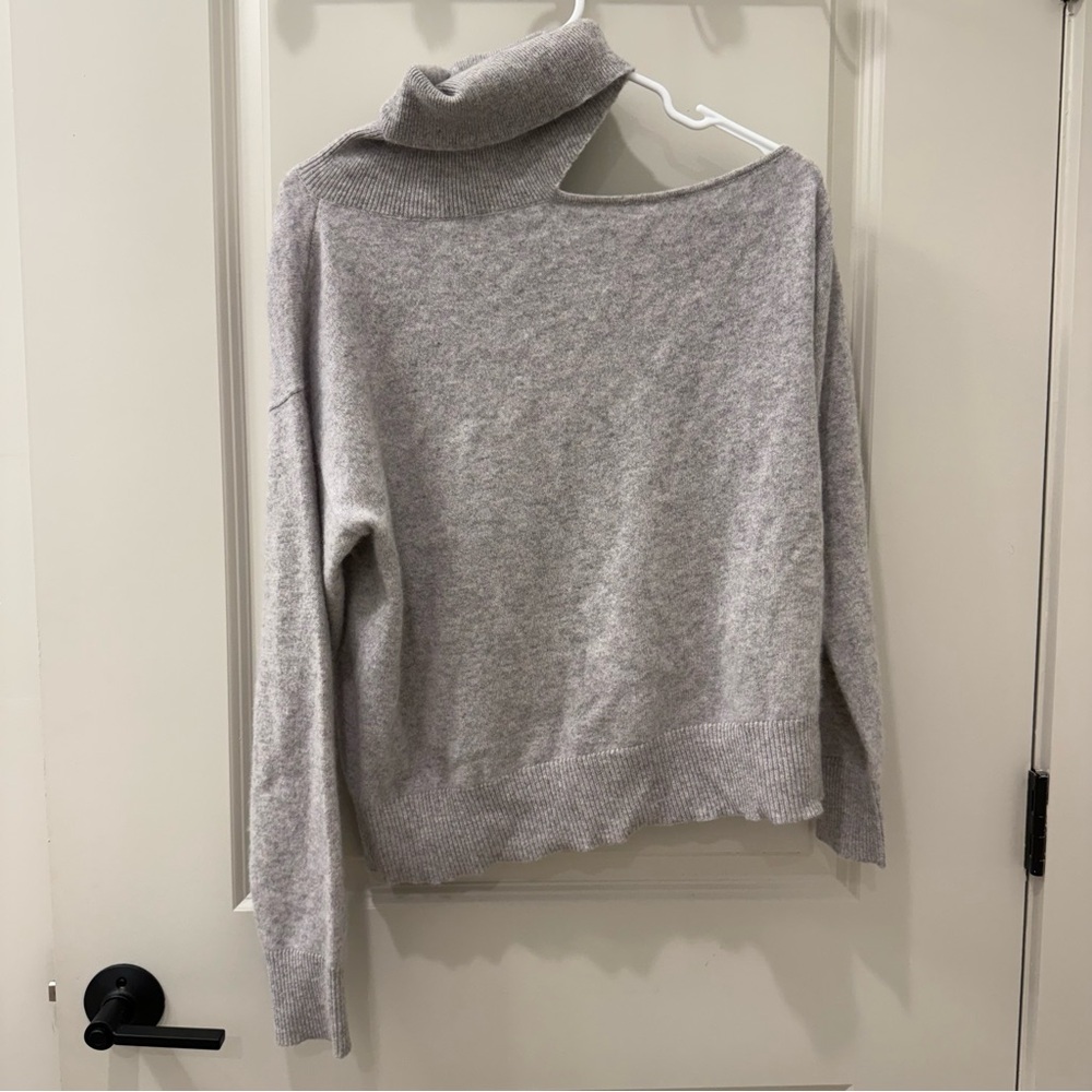 Charter Club 100% Cashmere Gray Turtleneck Cutout Sweater Size M Luxe Soft Knit